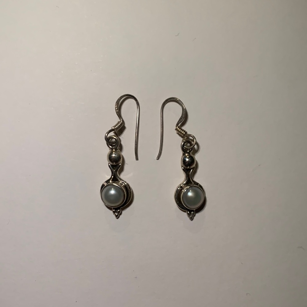 Silver Pearl Earrings. - Picture 1 of 3